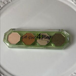LA Girl 4 Play Eyeshadow Palette - 2 shimmers and 2 plain